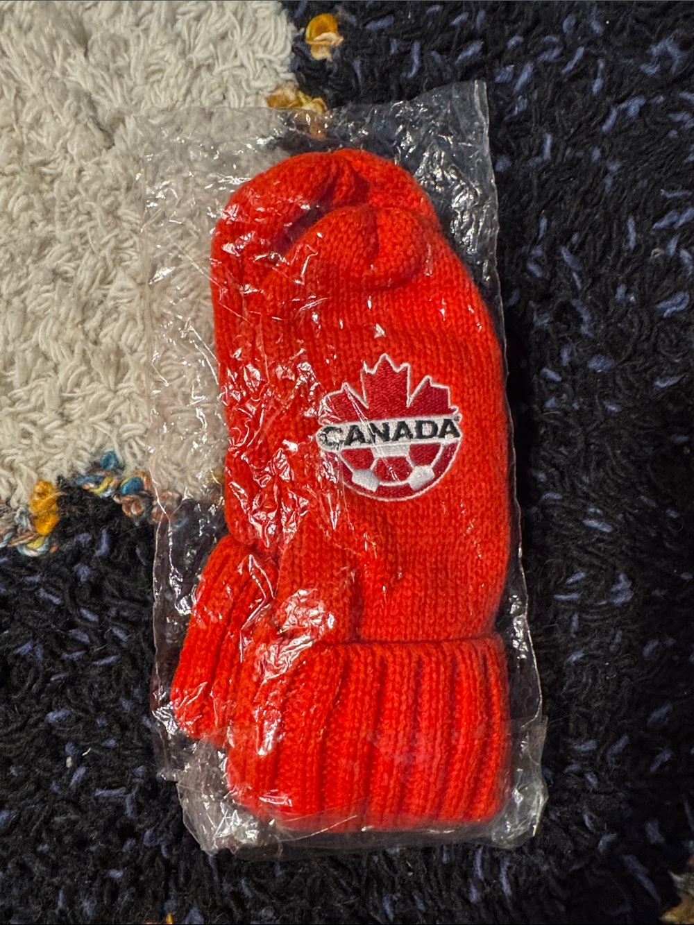 Canada Soccer Red Knit Mittens